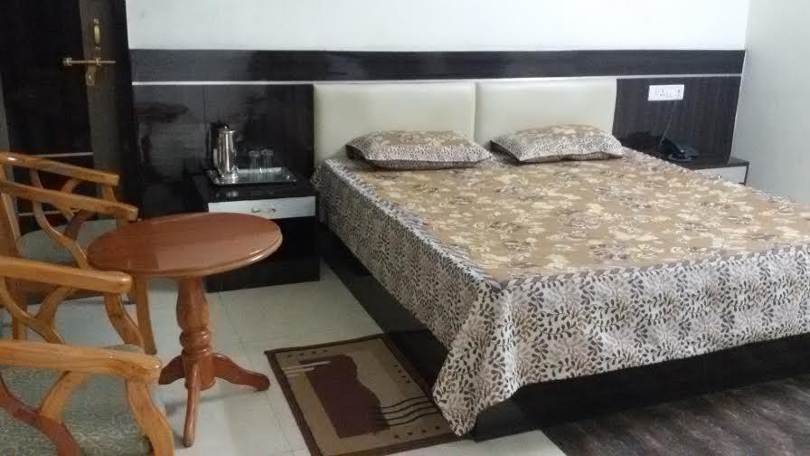 Hotel Kanishka Канпур Екстериор снимка