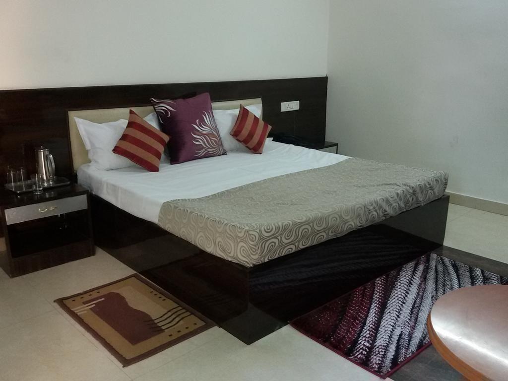 Hotel Kanishka Канпур Стая снимка