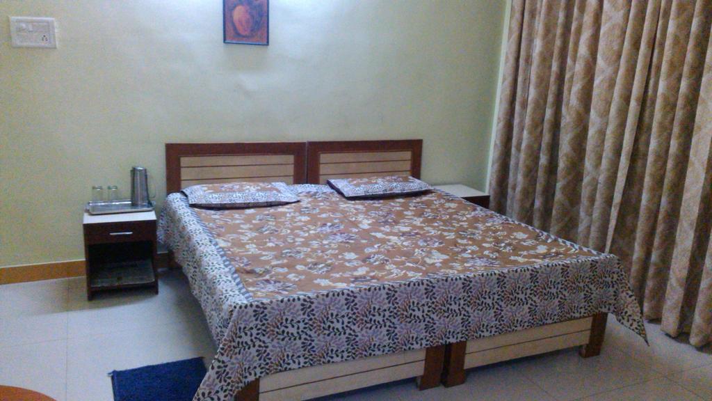 Hotel Kanishka Канпур Стая снимка